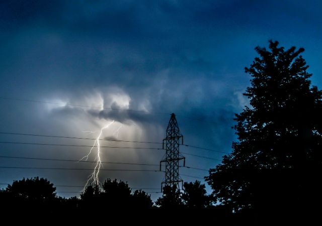 How to prepare for a power outage, according to a professional prepper